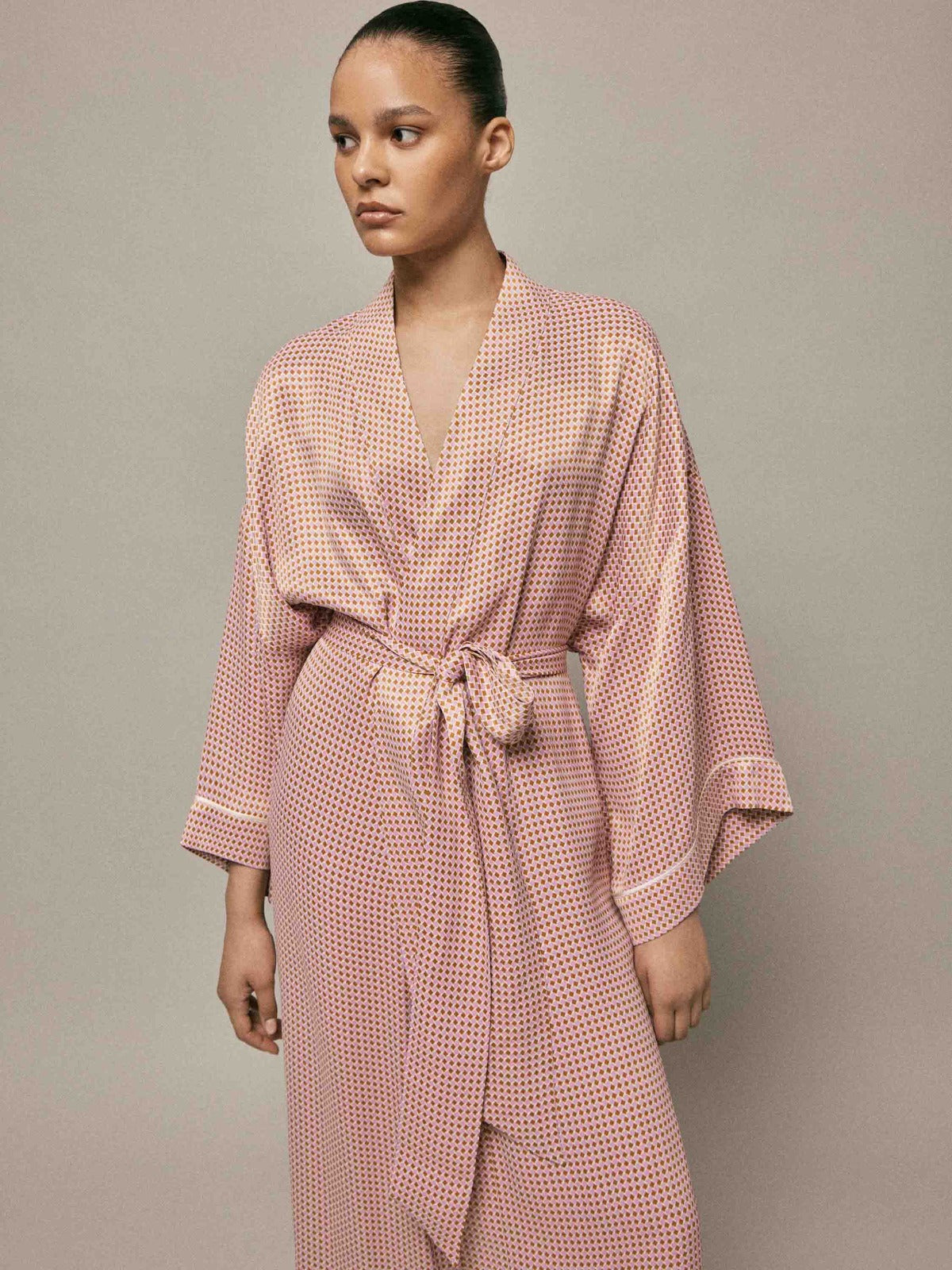 Luisa Wang -Kimono elegante me teksturë të lehtë